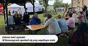 Dobrze mieć sąsiada! W Komaszycach spotkali się przy wspólnym stole