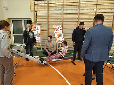 2026-05-18 Ergometry wioślarskie od Anny Tataruch dla uczniów SP w Górze