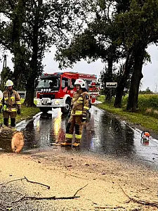 2026-08-23 Strażacy OSP po ulewie mieli pełne ręce pracy
