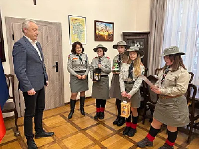 Betlejemskie Światło Pokoju dotarło do Urzędu Gminy Inowrocław